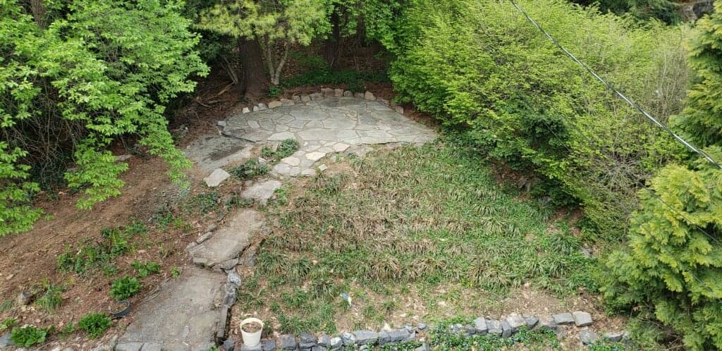 Natural stone Patio built by a hardscaper near me.