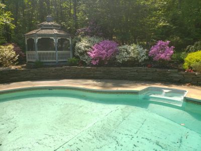 natural stone walll around poolside